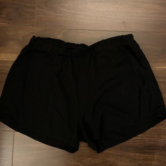 SHINESTAR | flowy black shorts - Picture 2 of 4